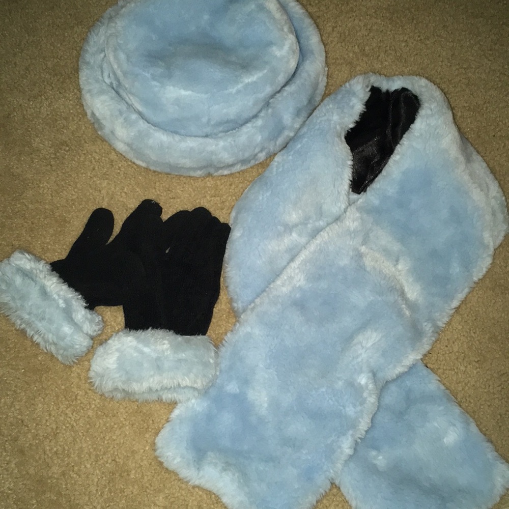 Baby blue hat & matching scarf & gloves Faux Fur